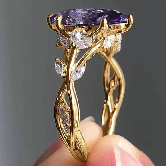 Elegant Gold and Purple Gemstone Ring 7, 8 - Picture 1 of 6